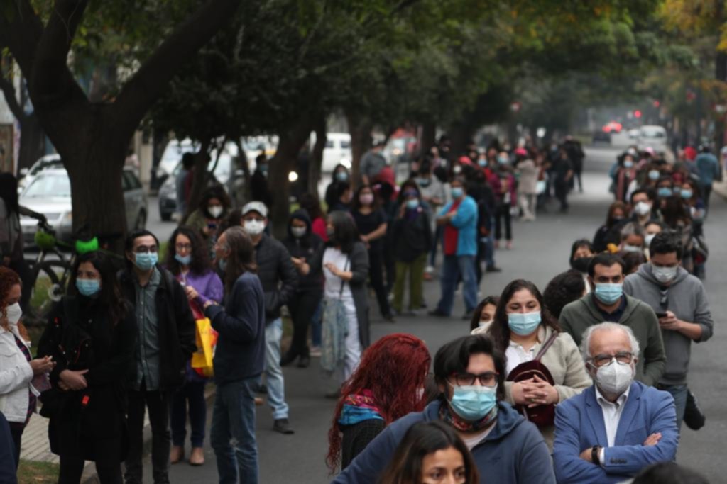 En unos comicios históricos, los chilenos votan para definir un nuevo modelo de país