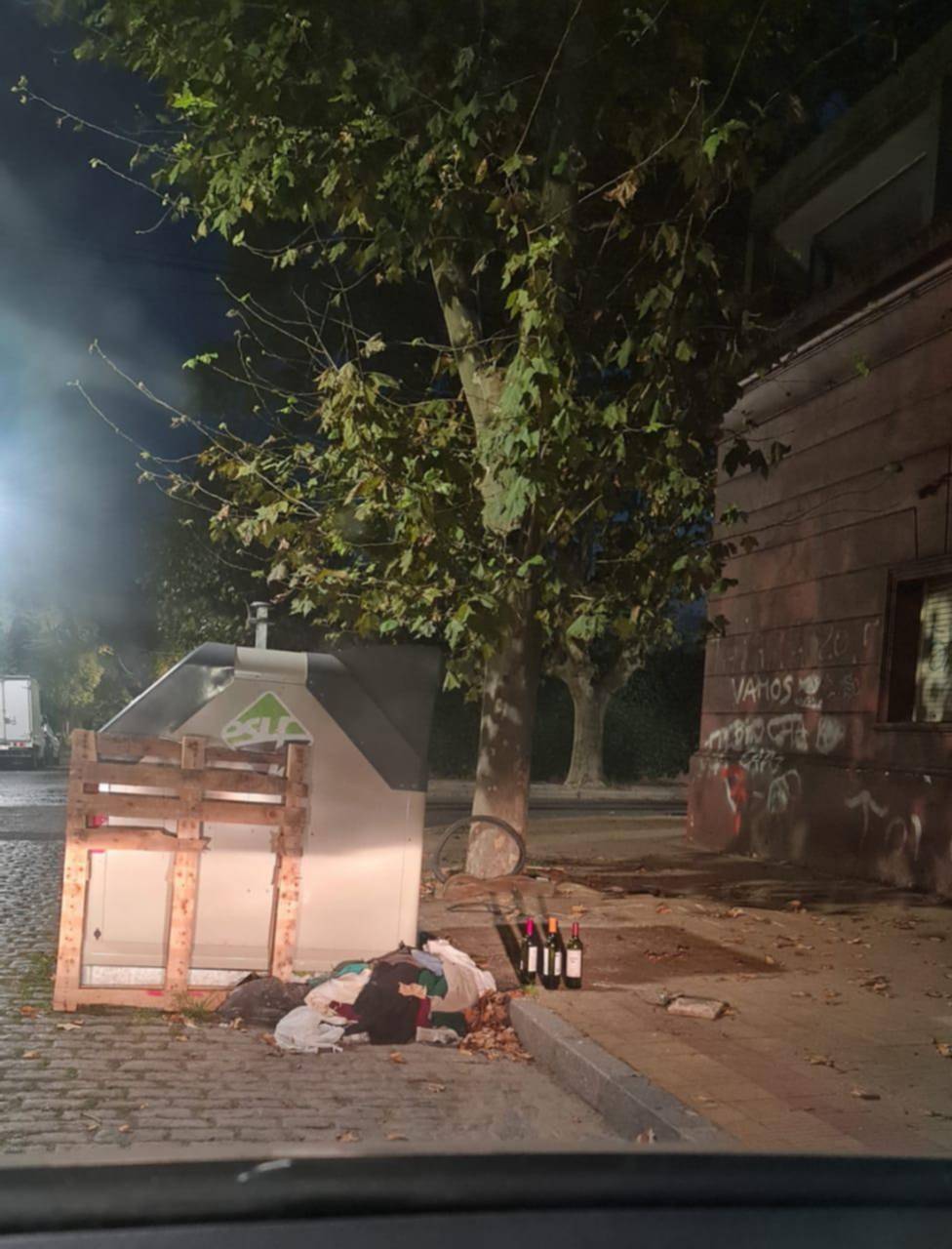 No usan contenedor para tirar la basura en Tolosa