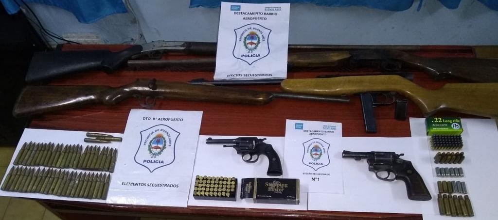 Barrio Aeropuerto: amenazó a un vecino, allanaron su casa y tenía un arsenal