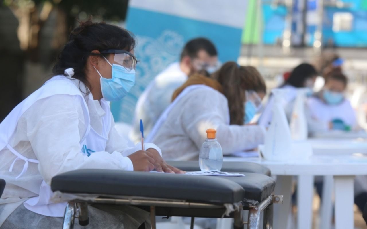 Instalarán un puesto fijo de hisopados en La Plata: dónde funcionará