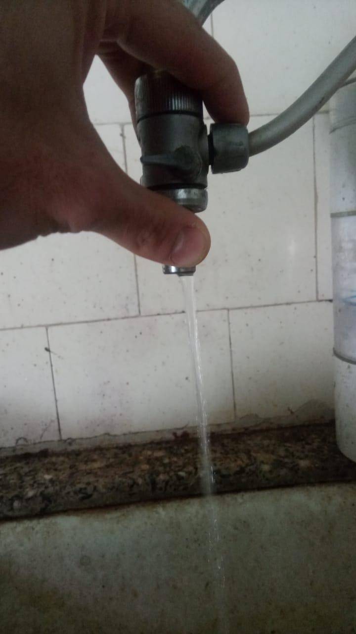 Paga $1200 por mes y no junta ni un balde de agua