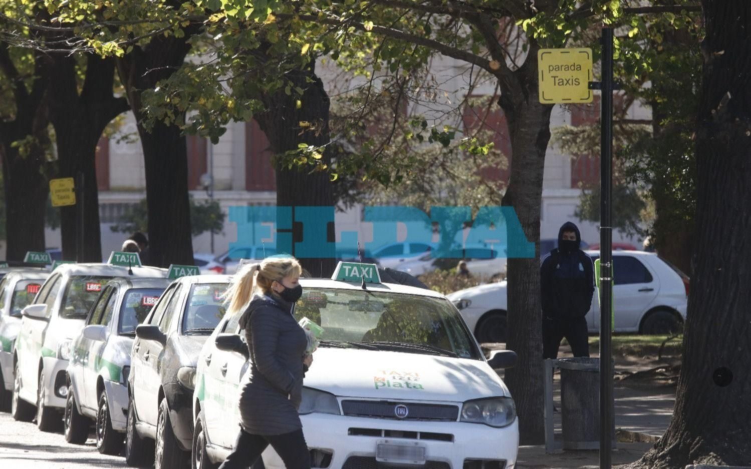 Propietarios de taxis de La Plata reclaman suba y choferes la rechazan: “¿Quién va a tomarnos si sigue aumentando?”