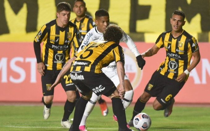 The Strongest le ganó a Santos en La Paz y le dio una mano a Boca