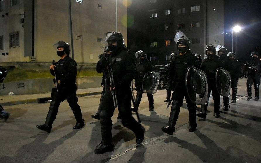 Fuerte despliegue policial en Villa Lugano luego del tiroteo entre grupos rivales
