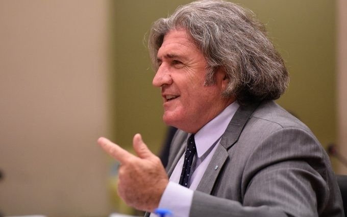 "Banco la parada", la respuesta de un diputado al que llamaron "traidor a la Patria"