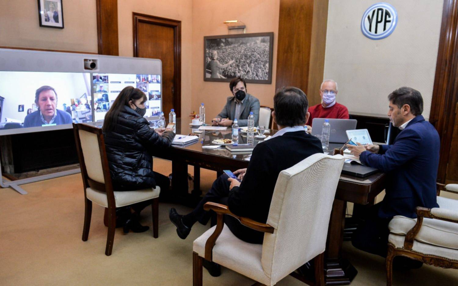 Kicillof se reunió con intendentes: "Los recaudos tomados no son suficientes por las mutaciones del virus"