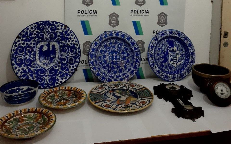 Lo detienen en un allanamiento por robar objetos de colección de más de 100 años en City Bell