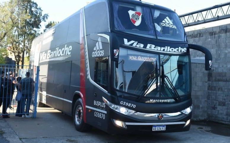 El chofer que trasladó al plantel de River a La Bombonera se contagió de COVID y está grave