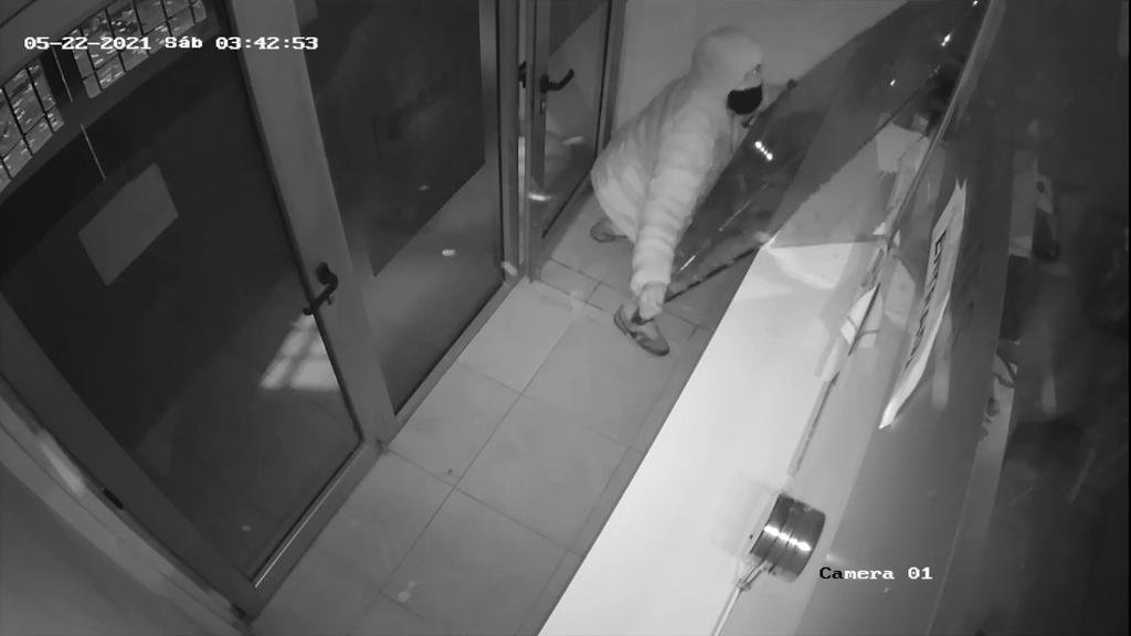 Un escruchante “prolijo” saqueó un comercio de Barrio Norte