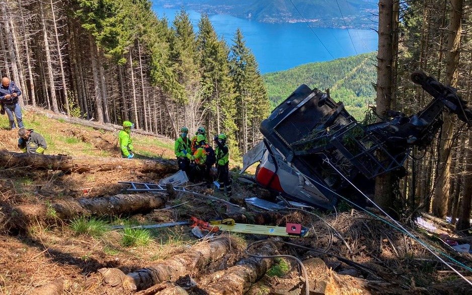 Terrible caída de un teleférico con saldo de al menos 9 muertos en Italia