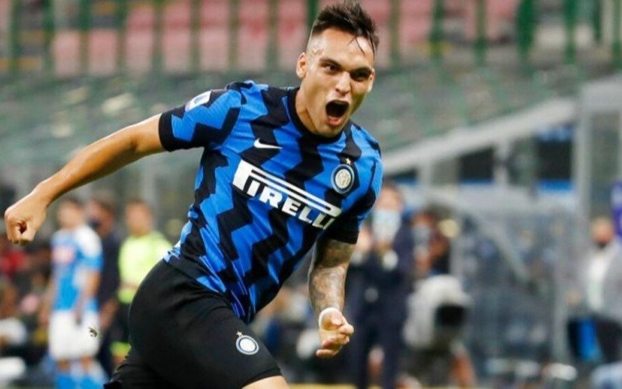 Lautaro Martínez festejó los 100 partidos en Italia con gol, goleada y título en mano