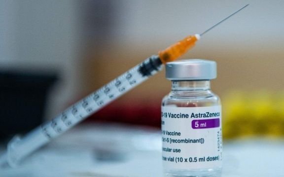 El Reino Unido afirma que las vacunas de AstraZeneca y Pfizer son eficaces contra la cepa de la India 
