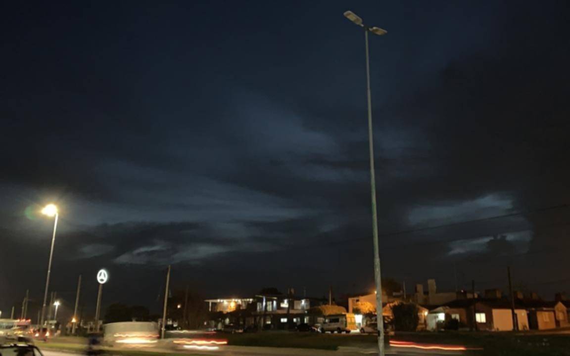 Quejas porque en un sector de la avenida 44 no funcionan las luminarias públicas