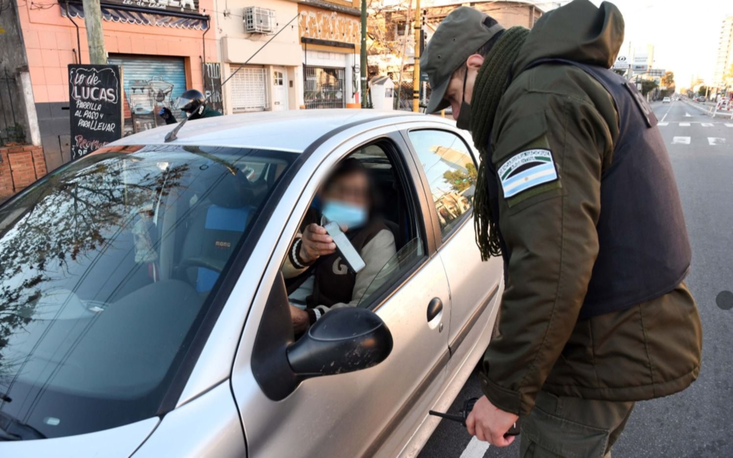 Aseguran que es "inconstitucional" obligar a quienes viajaron a permanecer donde están hasta el 30 de mayo