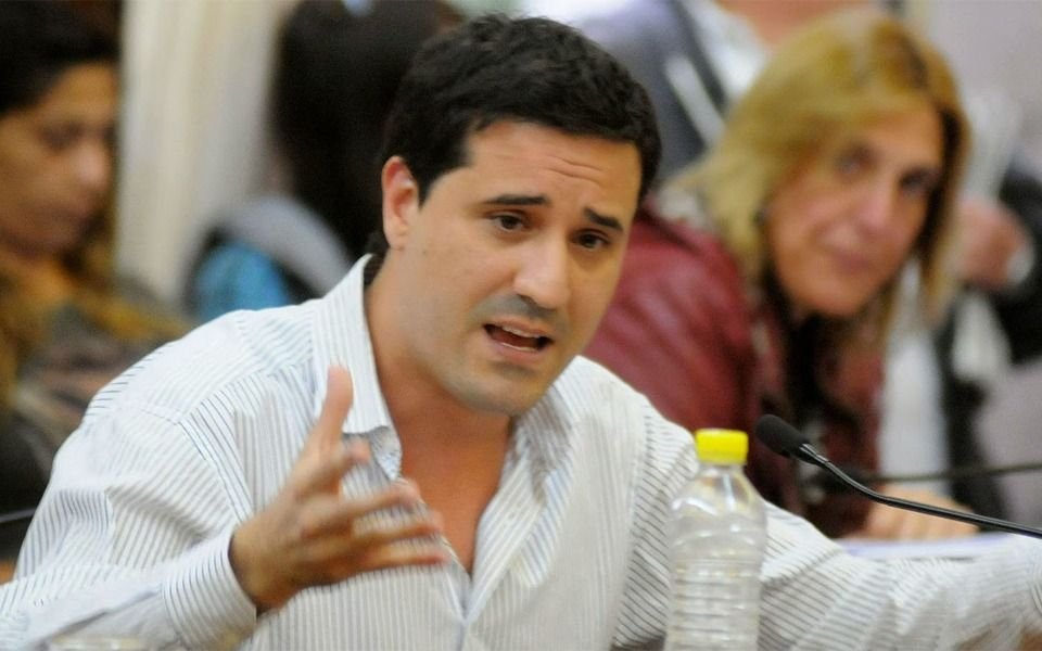 Abad: "Hay que recordarle a Bianco los vacunatorios VIP, las falsas promesas, los incumplimientos"