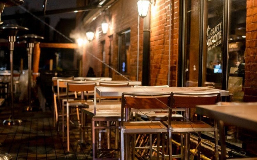 Las duras restricciones de Toronto: hace un año que los restaurantes no pueden recibir clientes