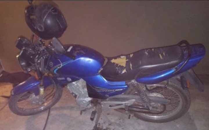 Un repartidor dejó un pedido en Villa Castells y le robaron la moto a punta de pistola