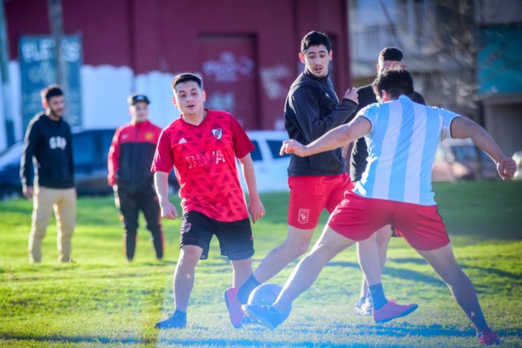 Partidos de fútbol, plazas llenas y más detenciones en pleno confinamiento