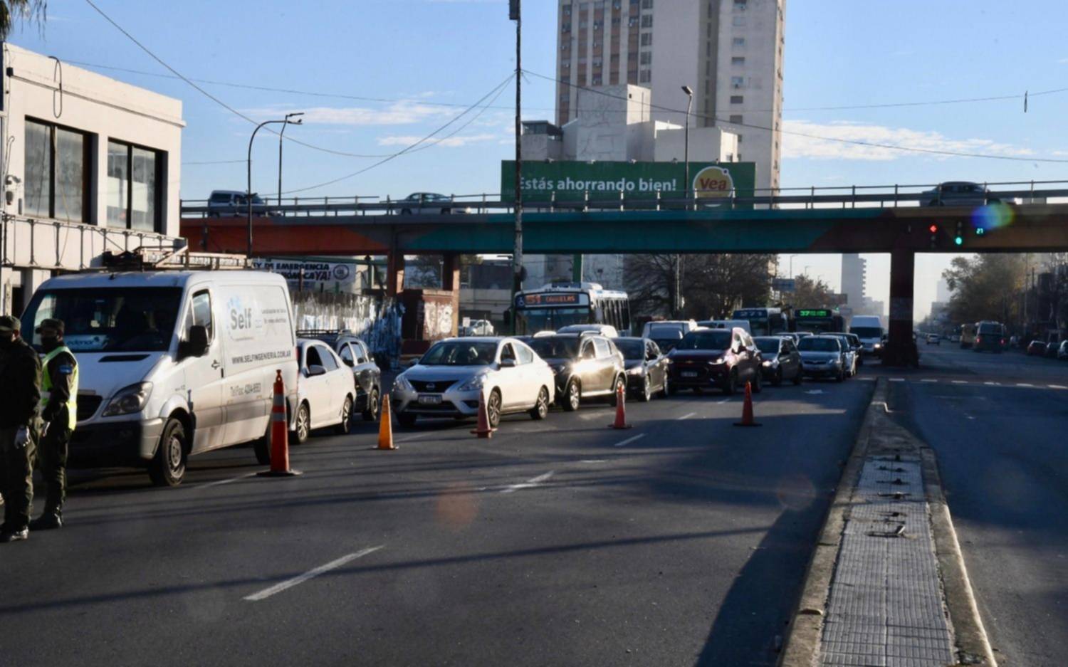 Caos y demoras para entrar y salir de CABA por los controles: tránsito lento en la Autopista