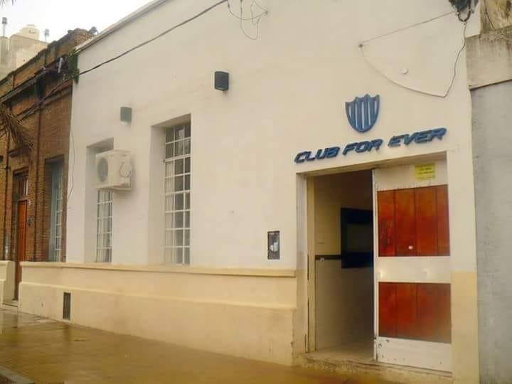 Incidentes y acusaciones cruzadas en un clima convulsionado en el club For Ever
