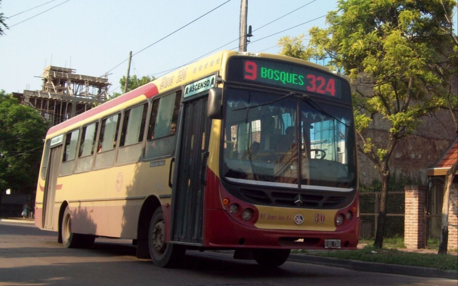 Paro de colectivos tras un balazo a un conductor