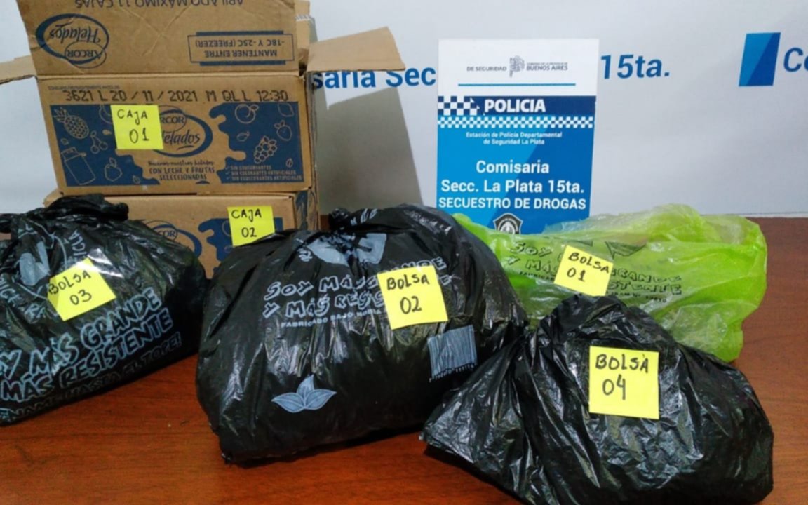 En medio de una pelea vecinal en Olmos, aparecieron 20 bolsas con marihuana