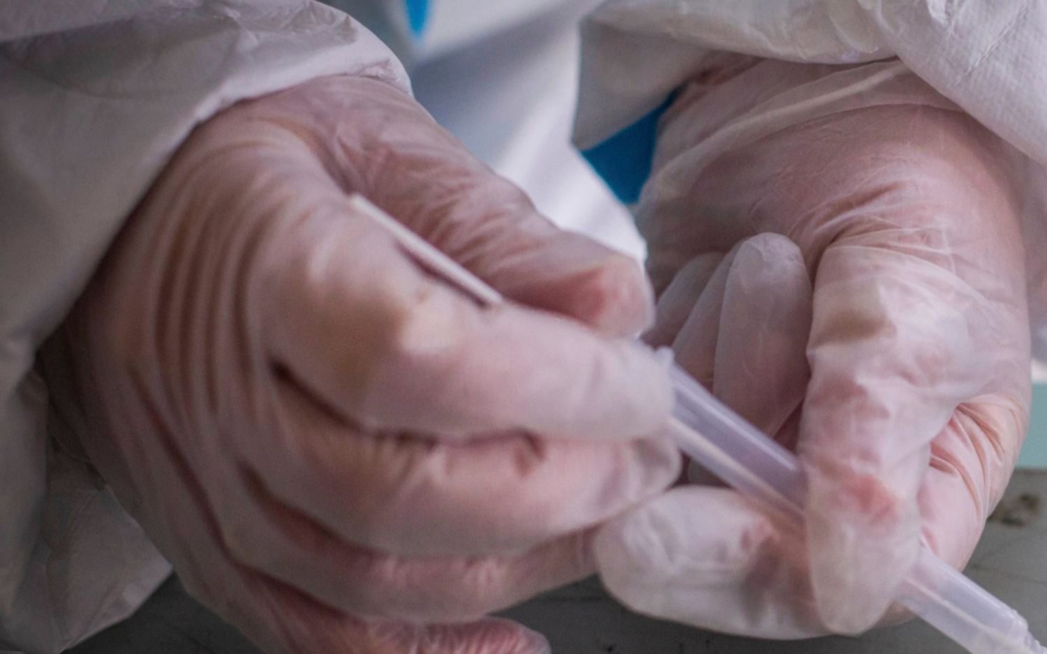 Investigan los contratos de compra de vacunas y por qué se resignaron dosis del fondo COVAX