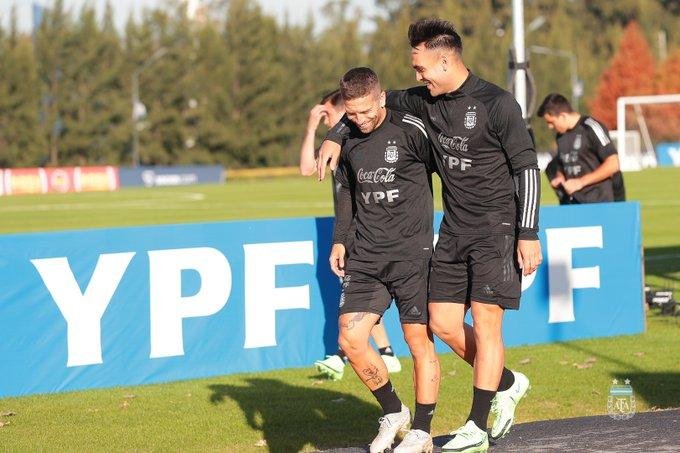 La gran duda de Scaloni está en la punta derecha