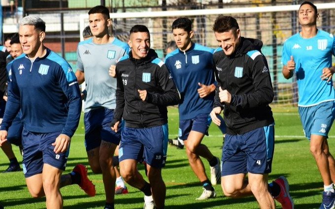 El plantel de Racing, con hisopados negativos, ultima detalles para la semifinal contra Boca