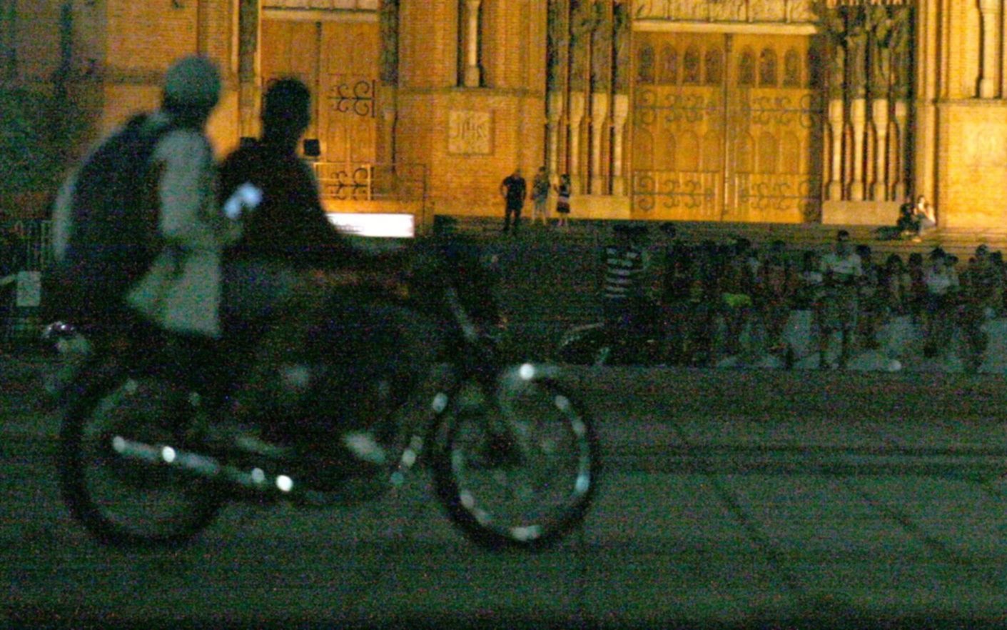Advierten por motos que circulan en la Ciudad con luces apagadas para esquivar controles
