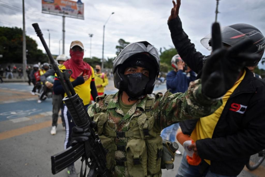 Cali fue militarizada tras 13 muertes en protestas