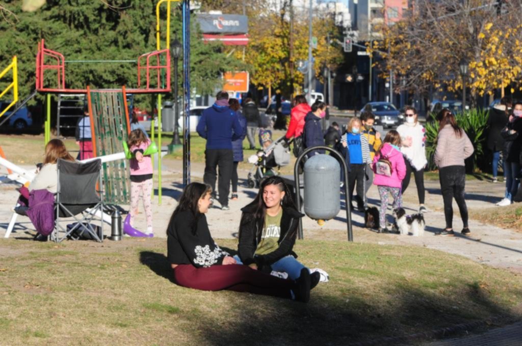 En el último tramo del “confinamiento”, los parques y plazas estuvieron a pleno