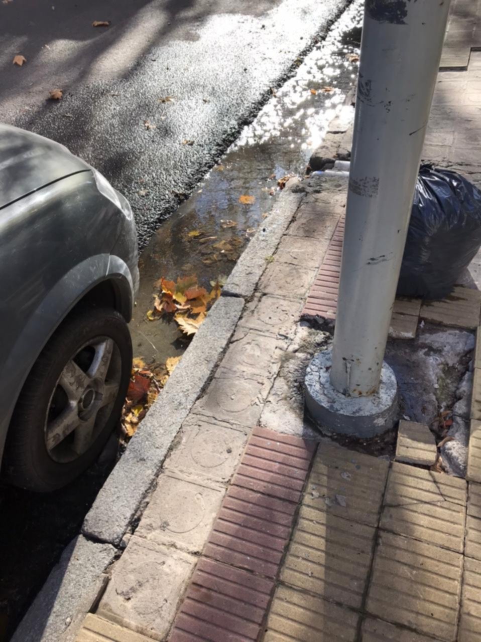 Hartos en 60 entre 2 y 3 del olor por un desborde cloacal