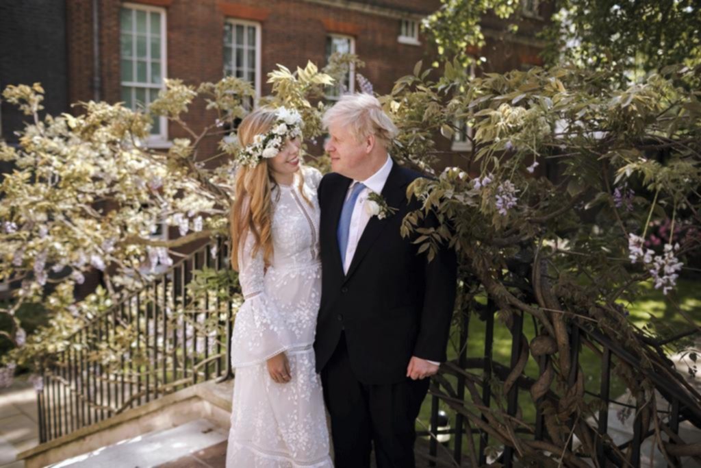 Boris Johnson y su novia Carrie se casaron en secreto