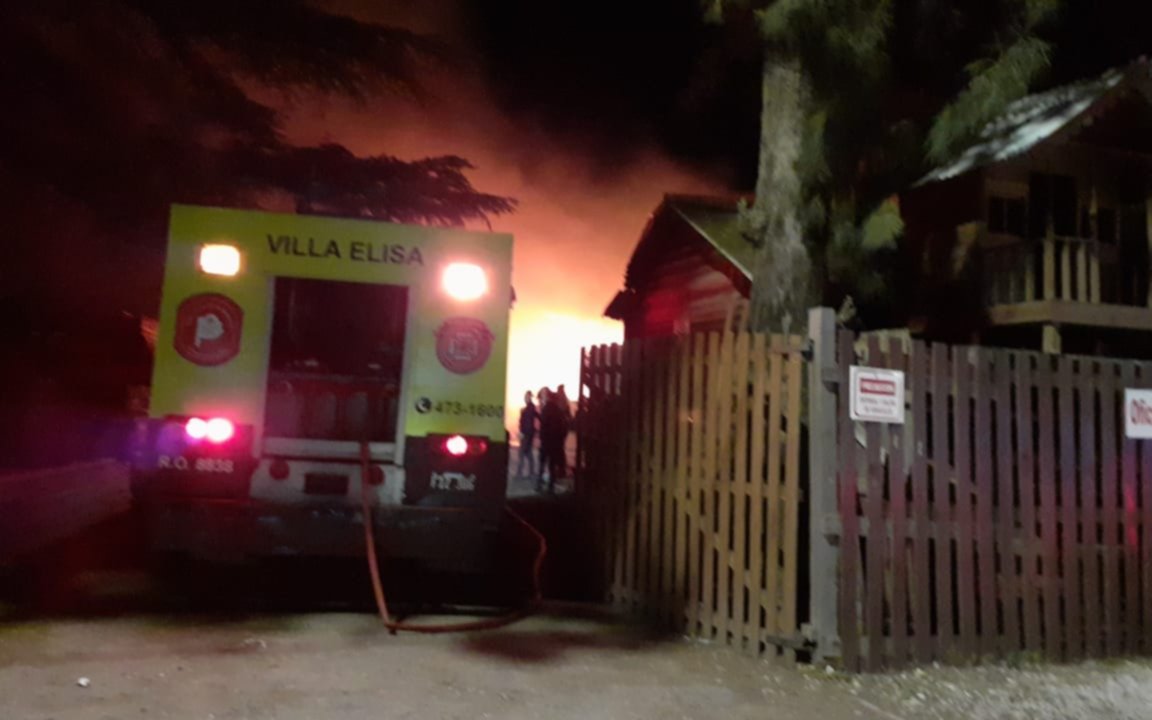 Incendio en una maderera de Villa Elisa