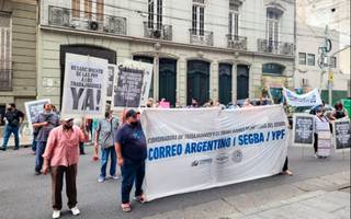 Casi 30 años después, ex trabajadores del Correo, Segba e YPF siguen reclamando un resarcimiento económico