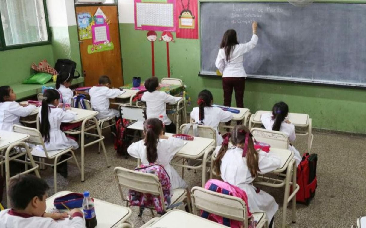 Por la inflación, Provincia se reunirá con docentes y estatales para revisar el acuerdo paritario