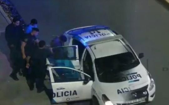Sujetos detenidos por robar una baranda de la estación de Don Bosco