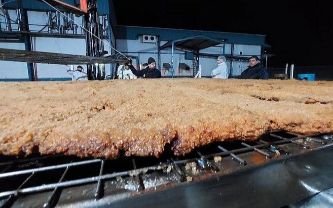 Es el Día de la Milanesa y en Lujan ya cocinan "la mila más grande del mundo"