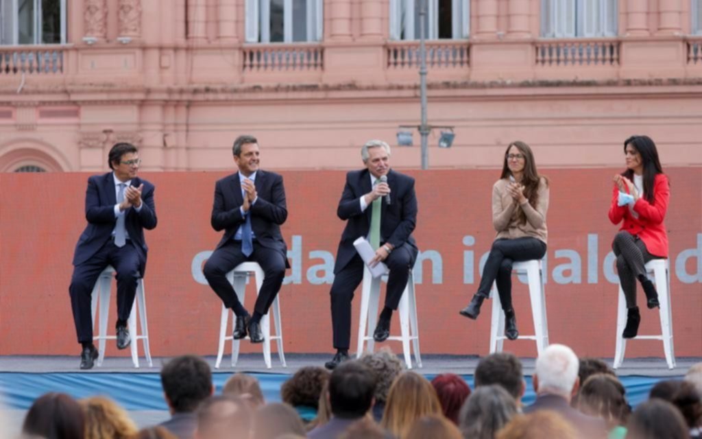 Desde el Gobierno salieron a responder los dichos del Cuervo Larroque contra el Presidente