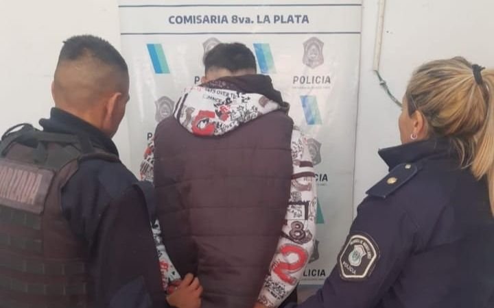 Hacía "willy" en una moto robada y terminó preso en Villa Elvira