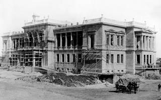 El edificio del Ministerio de Educación en construcción en La Plata