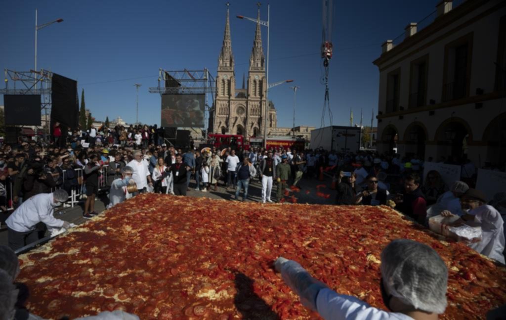 En Luján cocinaron la milanesa “más grande del mundo”