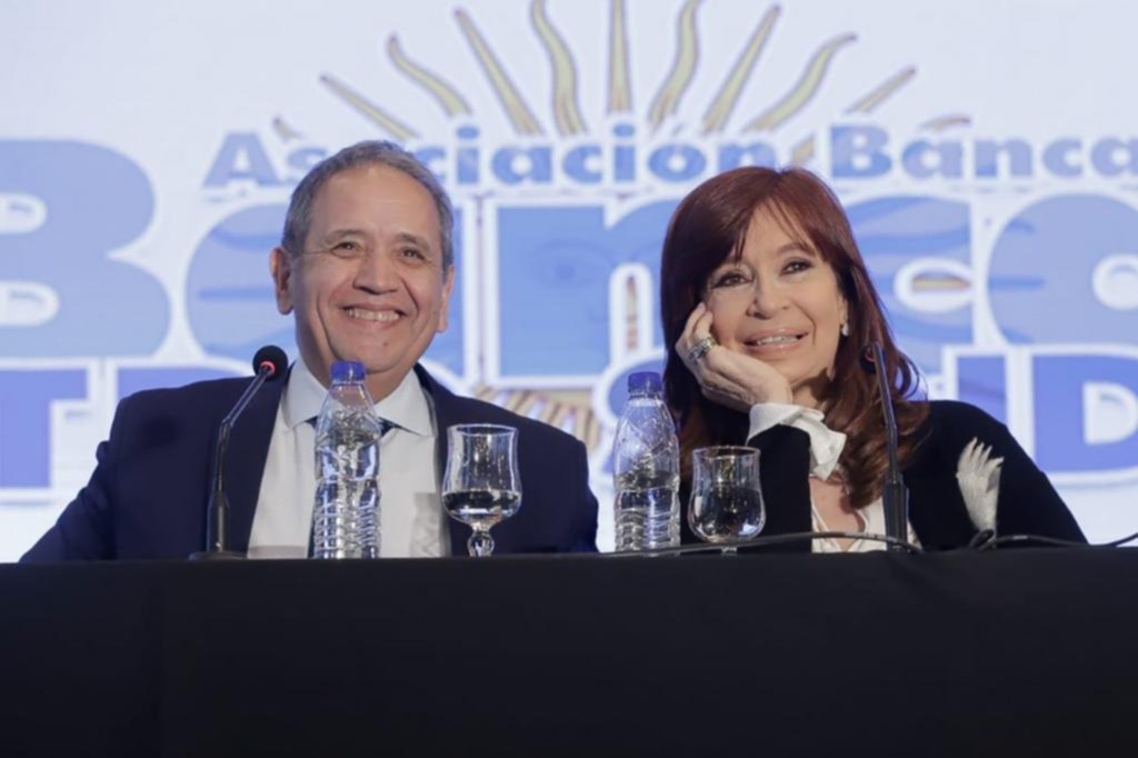 Bancarios acordaron un aumento salarial del 60% y Cristina lo celebró