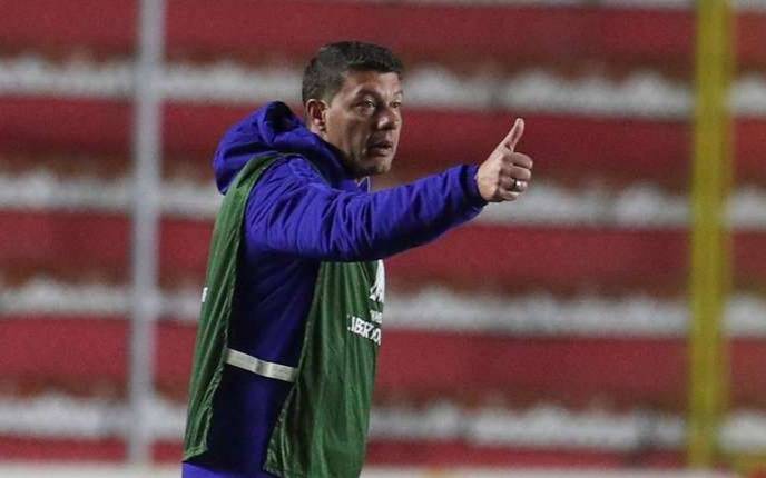 Battaglia, "orgulloso" de sus jugadores, habló sobre la presencia de Riquelme en Bolivia