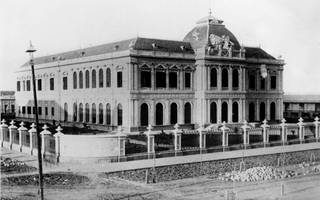 El edificio del Banco Hipotecario en La Plata