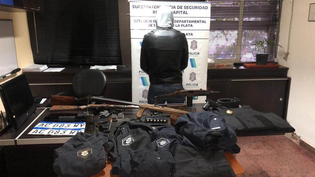 El secuestro de pertrechos policiales en pleno centro