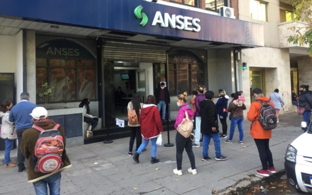 Vence el plazo para pedir el bono de $18.000: mirá los horarios y lugares dónde hacerlo de manera presencial