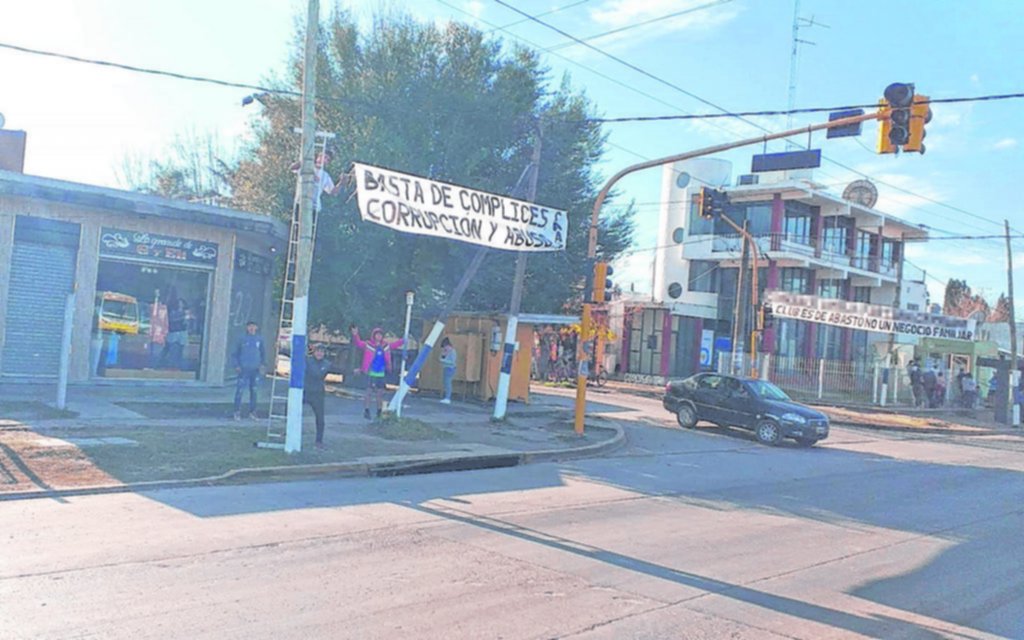 Sigue el clima de protesta y movilización en torno al club Abastense