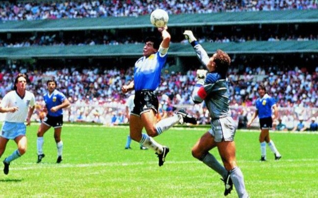 Peter Shilton todavía sigue enojado con Maradona:  "No usaría su camiseta ni para lavar los platos"